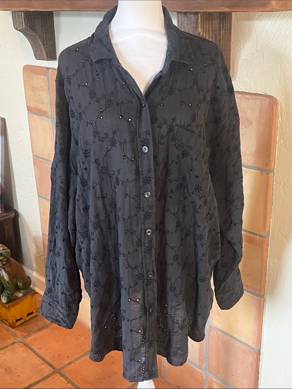 American Eagle Black Go Big Floral Eyelet Oversized Button Down, size L